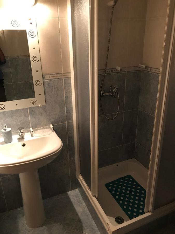 Lagos Royal Rooms And Suites ภายนอก รูปภาพ